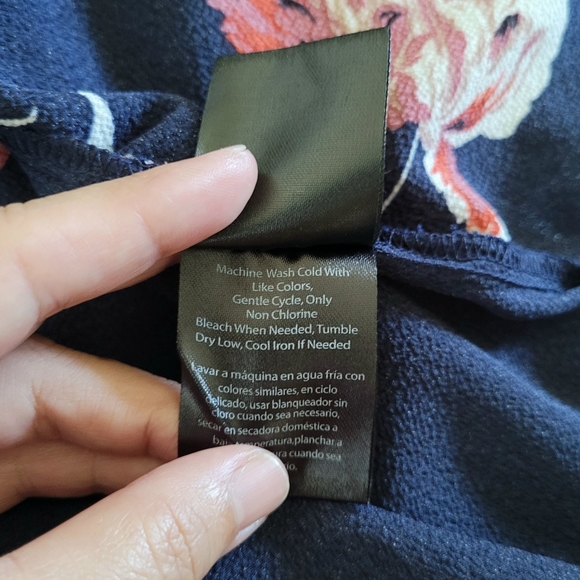 Harve Benard Navy🇺🇲 Floral💐 Top - NWT - Picture 8 of 13